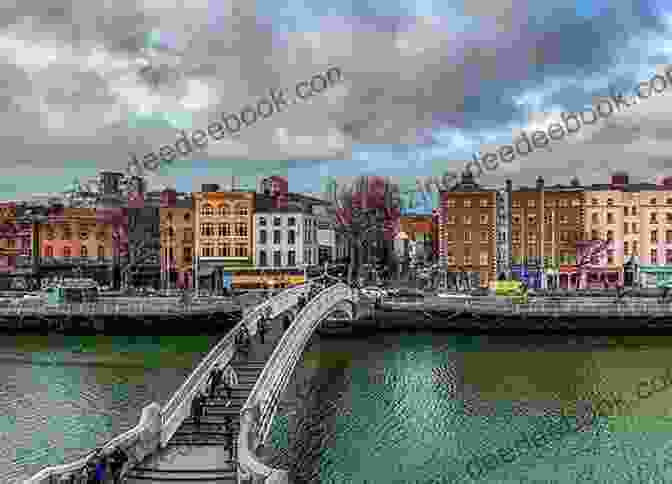 Ha'penny Bridge Dublin Top 20 Things To See And Do In Dublin Top 20 Dublin Travel Guide (Europe Travel 44)